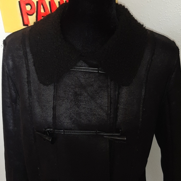 F21 black shimmery coat with faux shearling collar - Picture 2 of 12